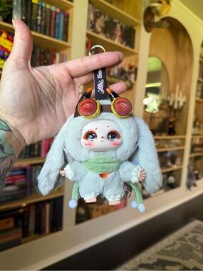 NIB Samuel Magic wardrobe Bunny Plush Keychain with Goggles and Scarf
